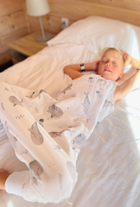 Śpiworek z nogawkami MILO / 12-24 / 1.5 TOG* / wieloryby Śpiworek z nogawkami MILO / 12-24 / 1.5 TOG* / wieloryby