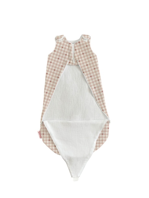 Śpiworek niemowlęcy NIKO / 0-6 / 1 TOG / pudrowe serduszka