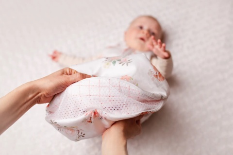 Śpiworek niemowlęcy NIKO / 0-6 / 1 TOG / misie białe