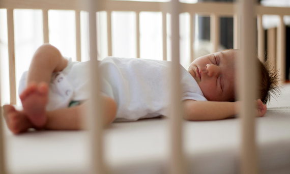 Jak zadbać o bezpieczny sen dziecka?